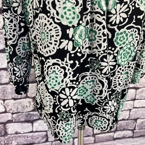 Charter Club Black, White & Green V-Neck Blouse Size 1X - Picture 3 of 9
